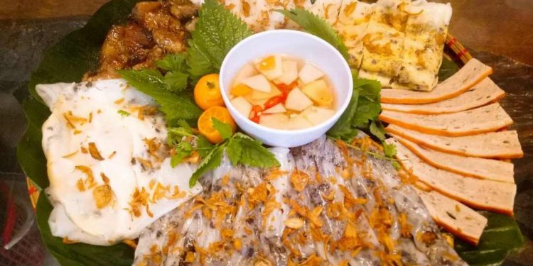 Các món ăn kèm đa dạng với bánh cuốn nóng tăng phần hấp dẫn