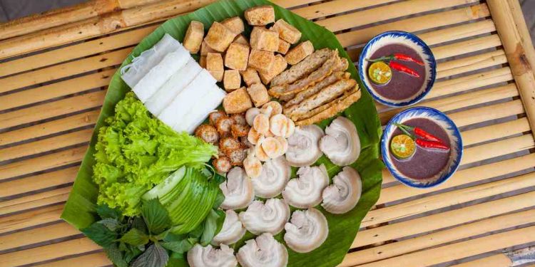 Làm bún đậu mắm tôm với nhiều nguyên liệu thơm ngon