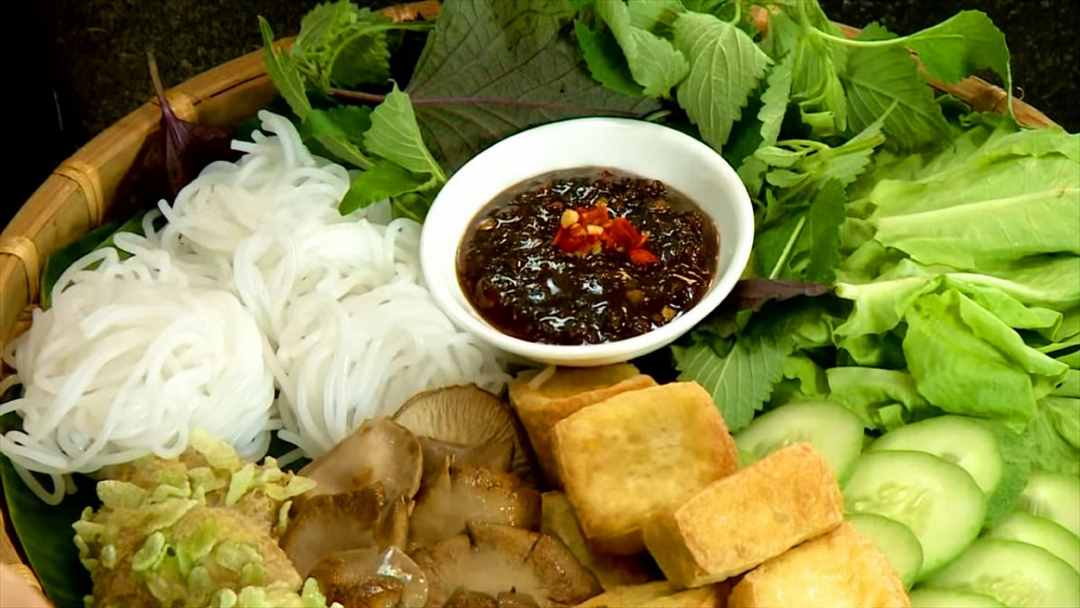 Chế biến rau và đậu hũ vừa ăn