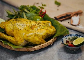 Gà ủ muối rất được mọi người ưa chuộng hiện nay