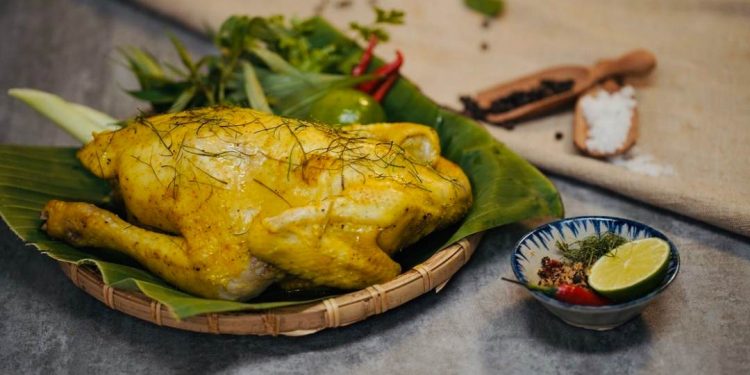 Gà ủ muối rất được mọi người ưa chuộng hiện nay