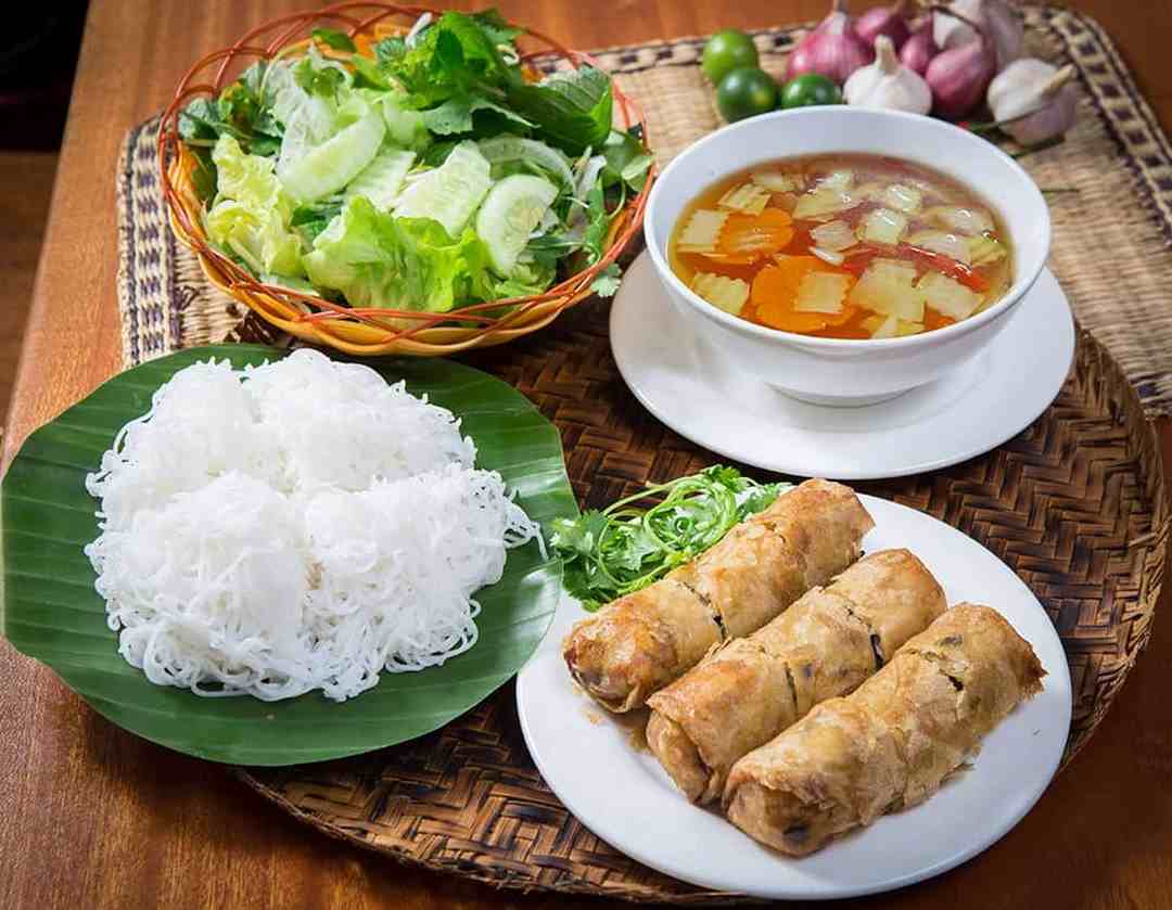 Làm thế nào để thưởng thức trọn vị bún chả?