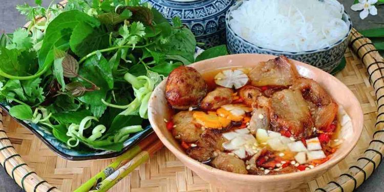 Các bước làm bún chả Hà Nội với hương vị như ngoài quán ăn