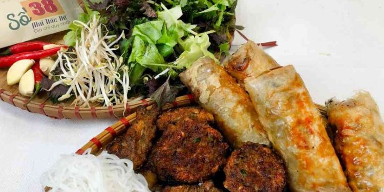 Quán bún chả ngon Hà Nội bạn không nên bỏ qua khi tới thủ đô