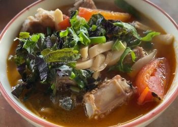 Bún ốc bươu sườn non với nước dùng đậm đà, ngọt thanh