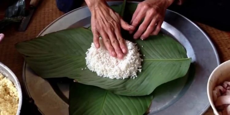 Cách gói bánh chưng bằng lá dong và bảo quản món ăn