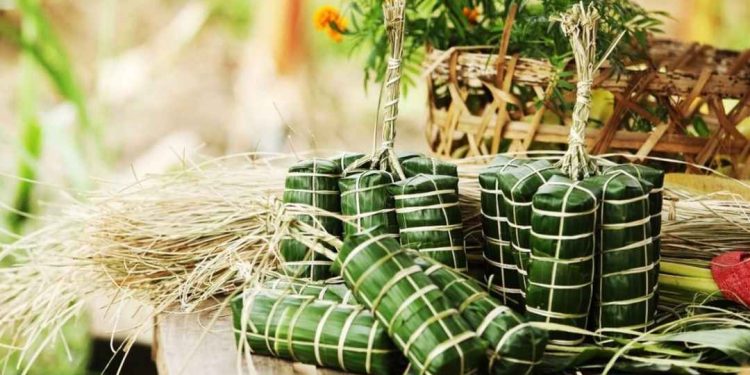 Cách gói bánh chưng dài - Món ăn phổ biến và dịp Tết