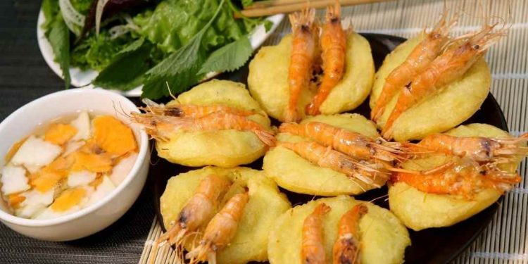 Cách làm món bánh tôm tại nhà từ nguyên liệu đơn giản