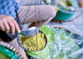 Quy trình sản xuất cốm chuẩn làng nghề diễn ra như thế nào?