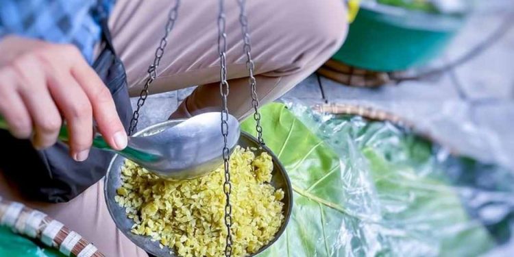 Quy trình sản xuất cốm chuẩn làng nghề diễn ra như thế nào?