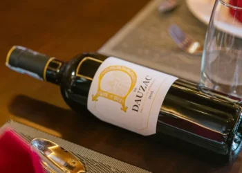 Mua rượu vang Pháp chính hãng tại ruouak.com – Rượu AK